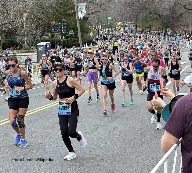 Newton MA Commonwealth Avenue and Walnut Street Newton MA Commonwealth Avenue and Walnut Street. Boston marathon photo by Arnold Reinhold